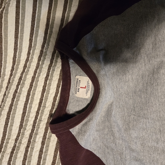 Abercrombie & Fitch Gray and Maroon Raglan Tee - Picture 1 of 3
